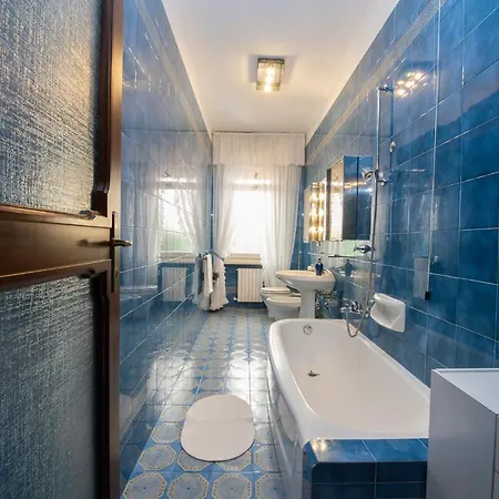 Elegante Di 200 Mq Con Vista A Σαν Ρέμο