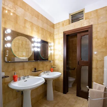 Elegante Di 200 Mq Con Vista A Semesterbostad
