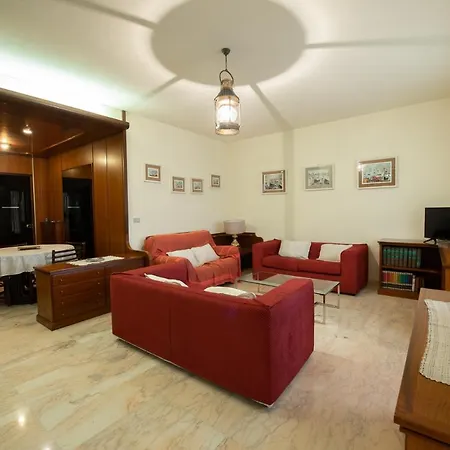 Elegante Di 200 Mq Con Vista A